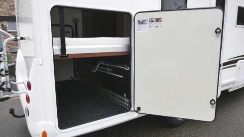 Beautiful 2 to 5 person MC Louis Sovereign 60G motorhome
