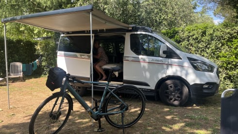 Dethleffs Globevan large beds and unlimited km's