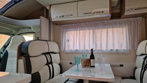 5 belts and 6 berth Fiat AutoRoller 747  year 2021