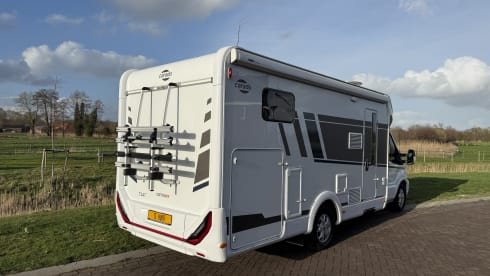 Making Memories 3 – 4persoons Ford Carado T447 half integraal uit 2025 met een Hefbed