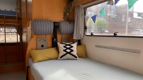 Hymer spacious 6p family camper with bunk beds