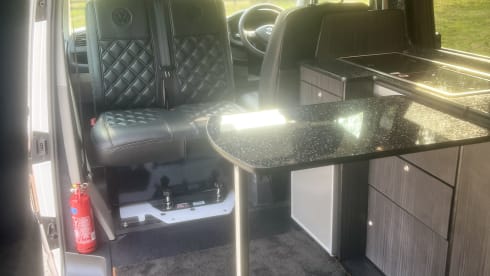 Snug Dubs – Volkswagen Campervan 4 Birth 
