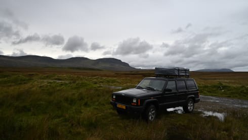 Jeep Cherokee 2.5L off grid