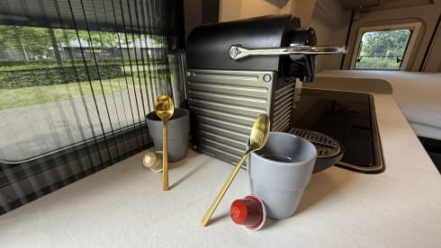 4p Carado Campervan with Pop-Up roof 