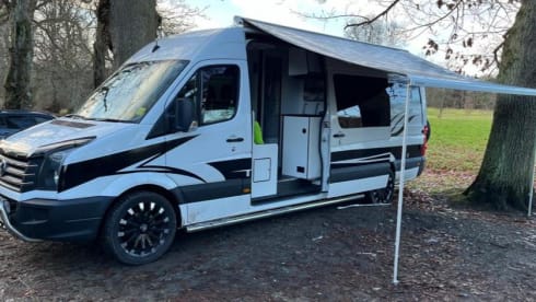 Sheila – Volkswagen Crafter Wohnmobil mit 5 Schlafplätzen (2016)