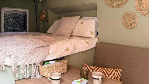 B&Bus – COZY AND COMFORTABLE VW CRAFTER CAMPER VAN