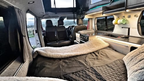 Van Damme – Renault traffic LWB luxury campervan ( 2 adults & pet friendly  )