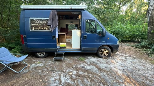 Barrie – 2p Peugeot campervan uit 2005