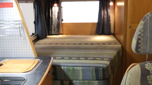 Hymer vast bed – Luxury entrance Hymer B574