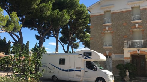 Koos – Cozy 5p alcove camper from 2015