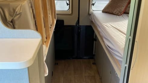 Luxe Hymer campervan 4p met daktent