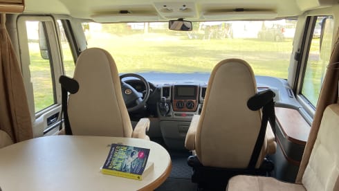 4p Hymer B 674 SL integrated from 2009 including length beds and fold-down bed
