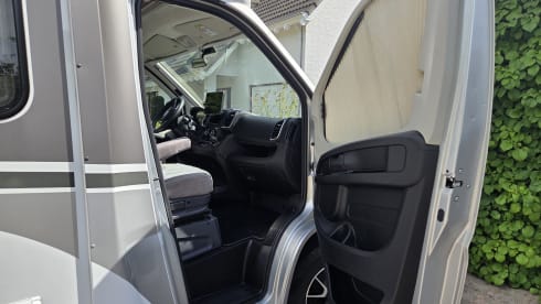 Carado T459 semi-integrated with queen-size bed from 2022