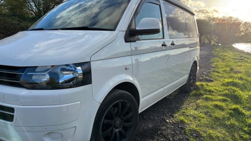 Betty Blu – Volkswagen campervan met 4 slaapplaatsen uit 2014