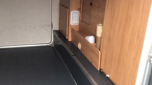 Ons huisje – Off-grid 5P alkoof Adria met Maxxfan
