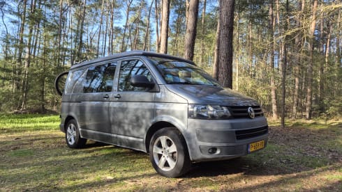 VW-Campingbus für 4 Personen aus dem Jahr 2011