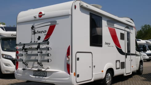 Bürstner Ixeo 734, Queen bed, Lift bed!!