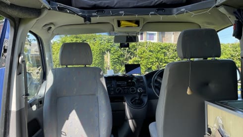 Magic – 4 berth Volkswagen T5 LWB Campervan