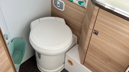 Adria 5 pers. for the family. or nice space for two