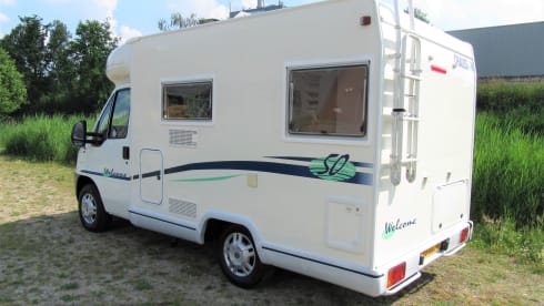 De Chausson – Beautiful 2 person compact Chausson camper