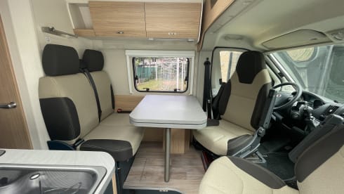 Compact and manoeuvrable KNAUS Boxlife 600 TOP Van