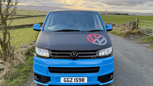VW T5 Campervan - Stylish Modern 3 Berth 