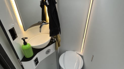 Ranger – New possl summit, bus camper of the year, with skyroof!