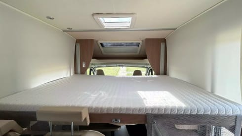 Kayden – 4 Berth Luxury Motorhome