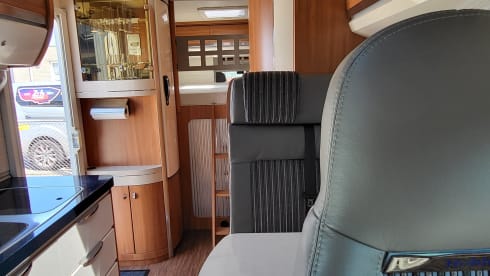 Very luxurious 2p Hobby Premium semi-integrated from 2013