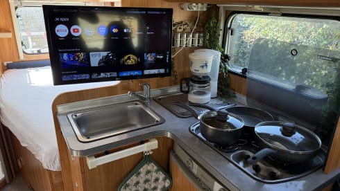 Compact 3P semi-integrated, length bed and free km!