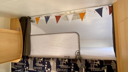 Ons Suzy – 6p Elnagh alcove family camper