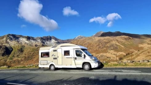 Bart 4 berth –  Fiat Ducato based Burstner Ixeo 664
