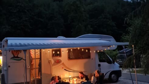 Spacious, cozy and complete family camper