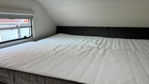Still available for rent for these 2 weeks!!! Beautiful and spacious family camper