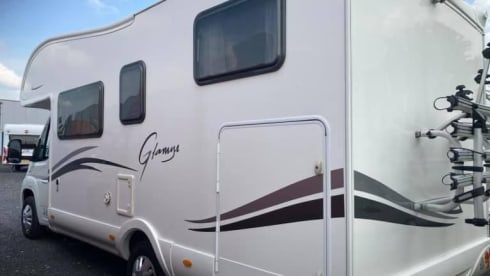 Bella Carina – 6 person Camper McLouis Alcove 