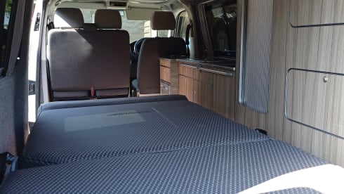 Betty – 4 berth Volkswagen campervan 2011