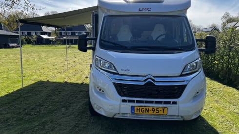 21 LMC 660 G – 22 LMC Tourer H660G 2 person Camper