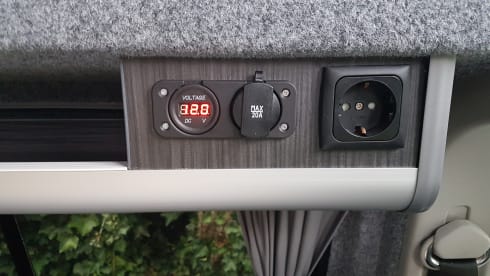 Volkswagen T5/6 5 person camper for rent