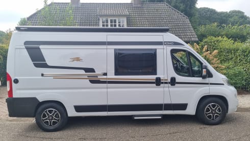 LAIKA – Camper van 9-speed automatic from 2022 - 2 pers.