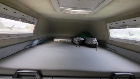 Nuggie – 4-5 seater 2008 Ford Nugget with high roof 