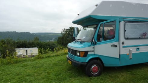 5p Mercedes-Benz alcove uit 1982