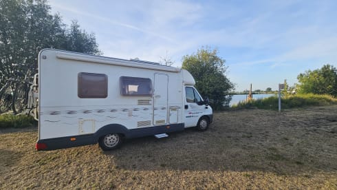 Cozy Fiat Ducato camper – your ticket to freedom!