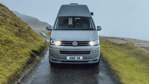 Grey – Volkswagen Camper mit 4 Schlafplätzen Brandneuer Umbau