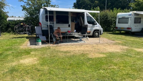 Lovely 2p Dethleffs bus with 160 hp