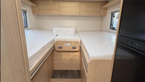 E-type – Gloednieuwe Sunlight Camper 2026 | Lengtebedden + Hefbed | 2–4 Pers.
