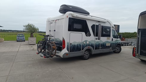 sunti  – 2p Knaus overland off grid camper 