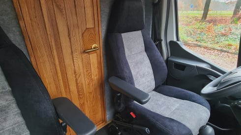 Luxe buscamper 2p – 2p Renault bus from 2019