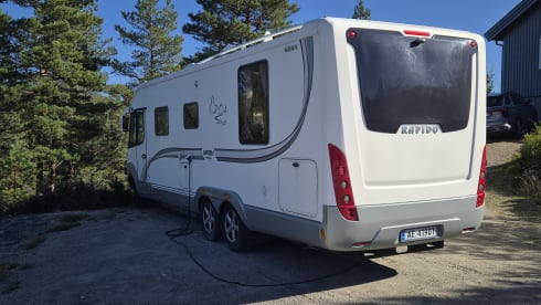 Lexi – Very nice and luxurious complete large camper