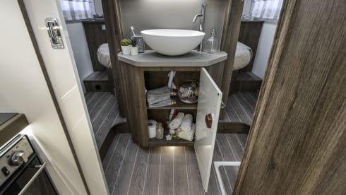 Skye – LUXURY Rollerteam T-Line 740 4 Berth Motorhome (AUTOMATIC)
