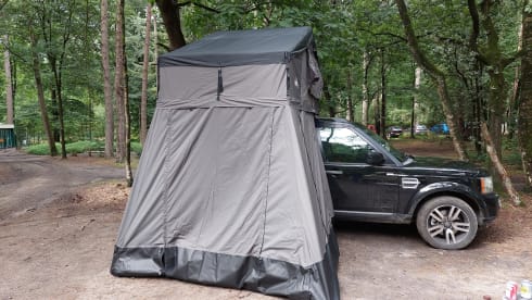 Disco – 2p Land Rover with roof tent 